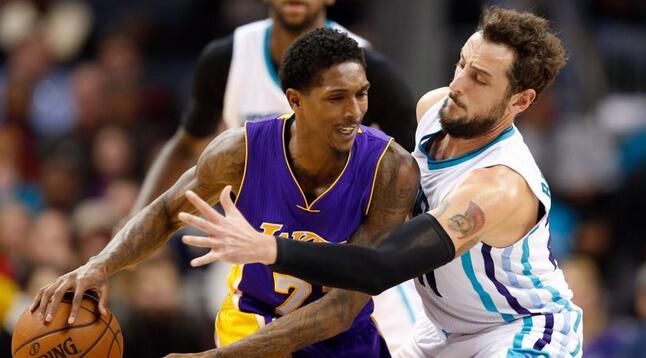 他的得分高 他的得分高