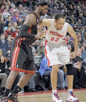 因严重伤病 因严重伤病