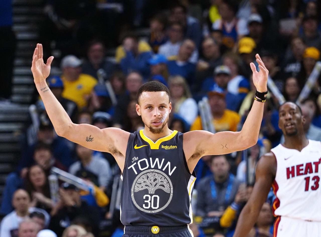 加拿大队以 加拿大队以